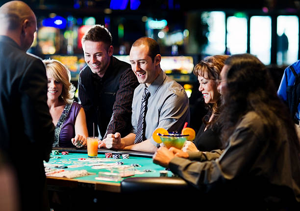 Live roulette wheel with real-time broadcast and settlement display