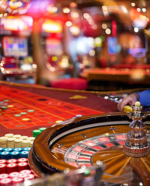 Professional live dealer hosting baccarat and roulette on mainslot88 login